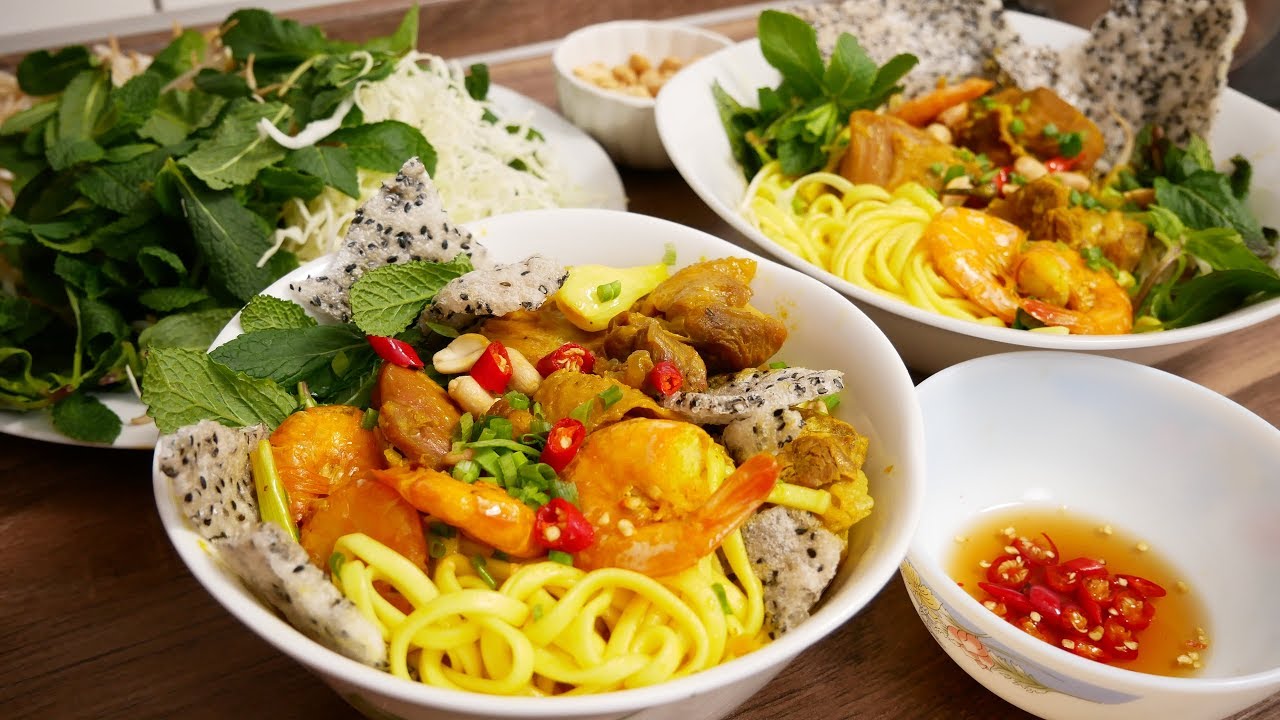 Mỳ Quảng thường ăn kèm với rau sống