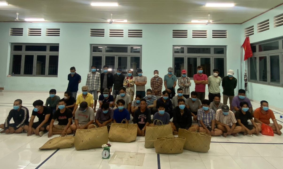 Bắt băng nhóm tổ chức đá gà cược tiền tại Nhơn Trạch, Đồng Nai